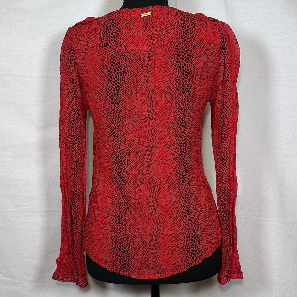 Red Textured Button-Front V-Neck Blouse - Picture 2 of 6